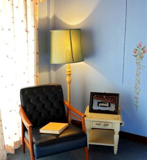 اتاق لوکس, The Colored House Jomtien