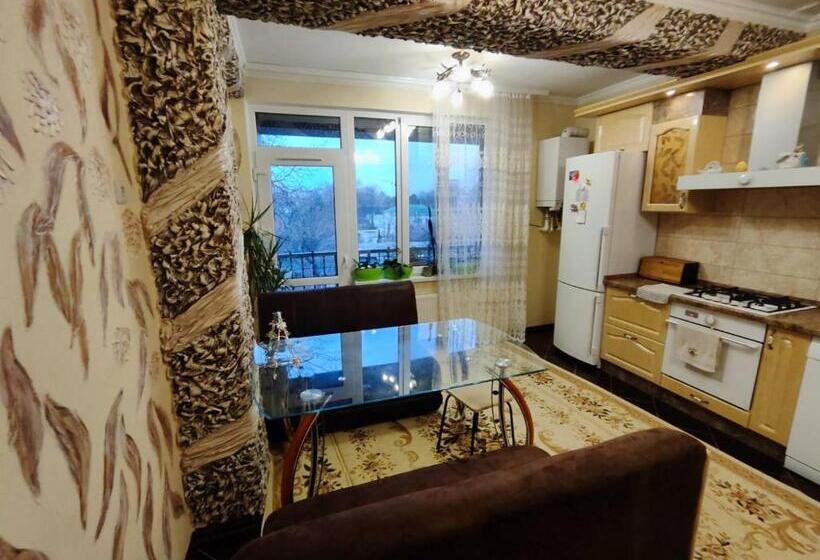آپارتمان 2 خوابه, Golden Rose Room