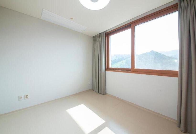Номер Deluxe, Elysian Gangchon Resort