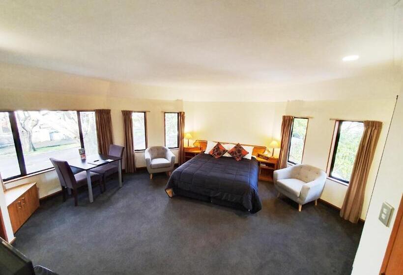 수피리어 스튜디오, Fitzherbert Castle Motel