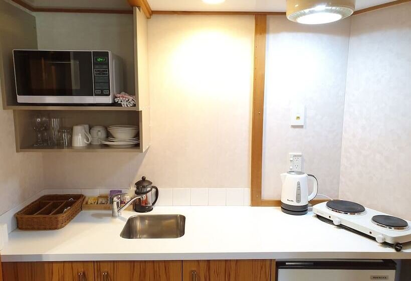 수피리어 스튜디오, Fitzherbert Castle Motel