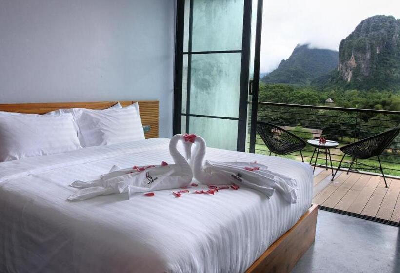 デラックスルーム, Inthira Vang Vieng