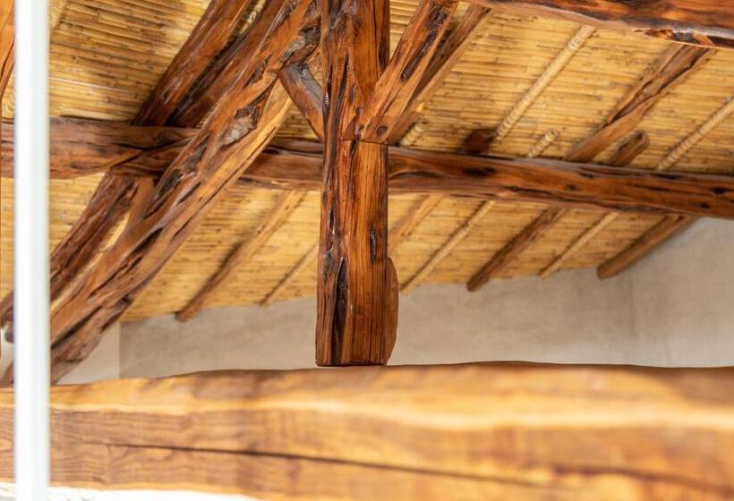 اتاق استاندارد چهار تخته, Domu Qirat   Authentic Rooms & Terraces