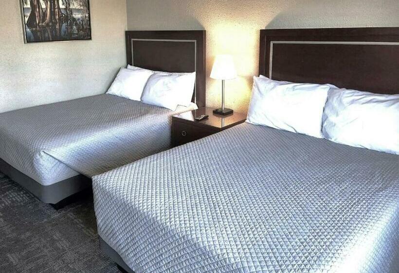 اتاق استاندارد چهار تخته, Queen City Inn
