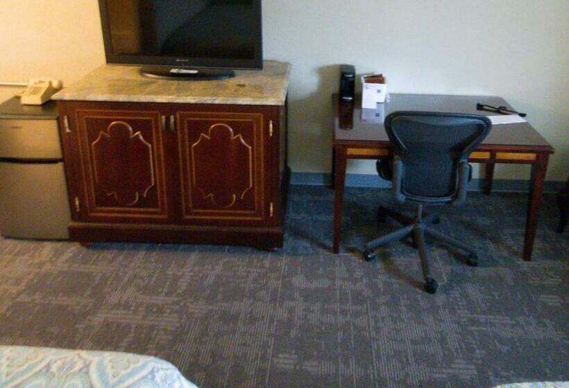 اتاق استاندارد چهار تخته, Queen City Inn