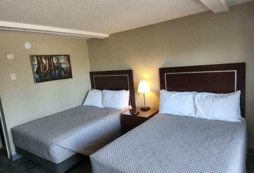 اتاق استاندارد چهار تخته, Queen City Inn