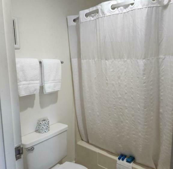 اتاق استاندارد چهار تخته, Queen City Inn