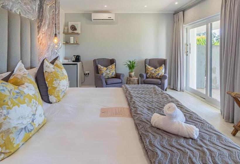 سوئیت با بالکن, The Salene Hotel & Cottages