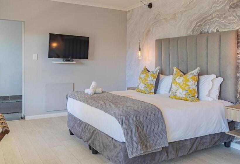 سوئیت با بالکن, The Salene Hotel & Cottages