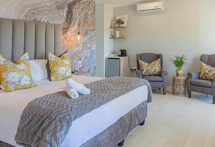 سوئیت با بالکن, The Salene Hotel & Cottages