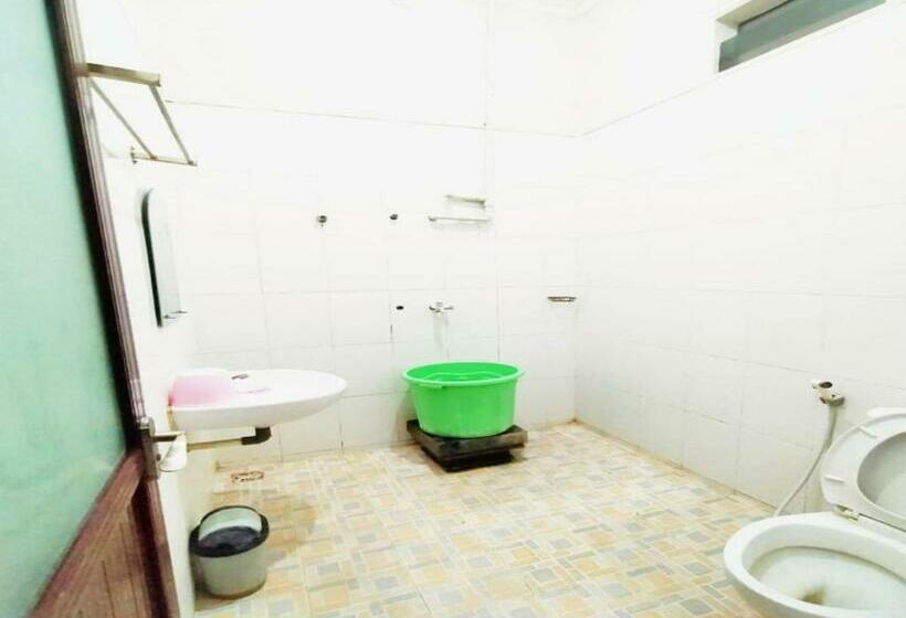 Номер Стандарт, Reddoorz At Hotel Nuansa Ngawi