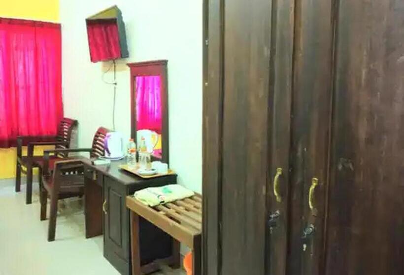 Номер Superior, Reddoorz At Hotel Nuansa Ngawi