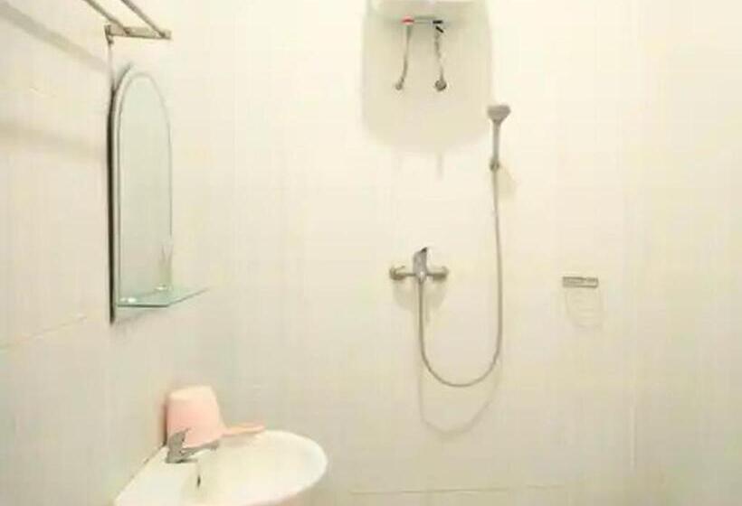 Номер Deluxe, Reddoorz At Hotel Nuansa Ngawi