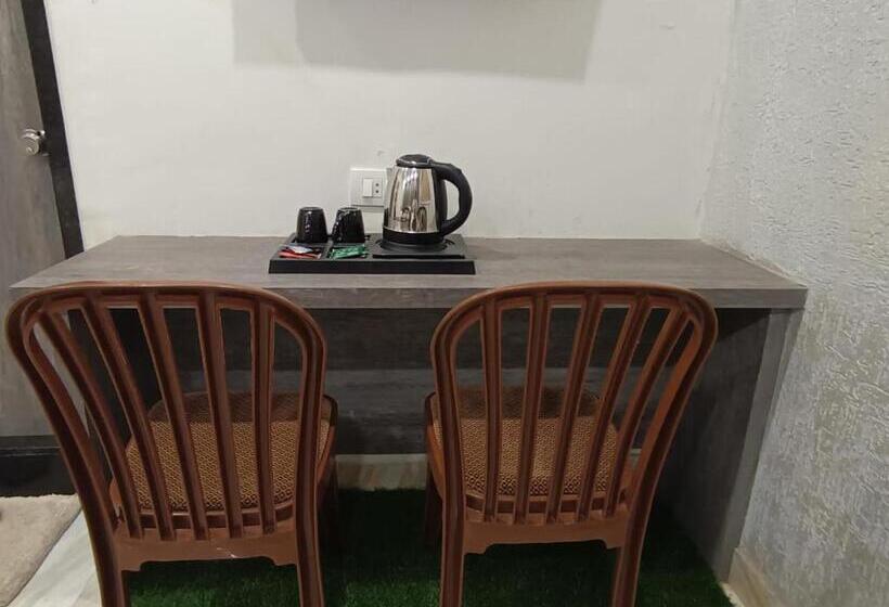 اتاق لوکس, Treebo Urban, 1 Km From Railway Station