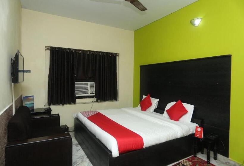Номер Стандарт, Super Collection O Mathura Near Railway Station Formerly Gaurav Boarding House