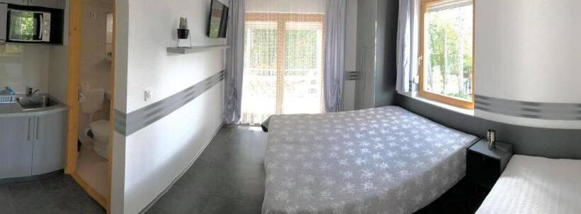 Трехместный Номер Стандарт с Балконом, Pearl Home Siofok