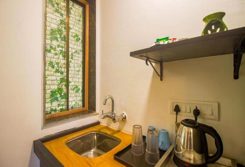 اتاق لوکس, Verandah   A Beautiful Story, Near Anjuna Beach