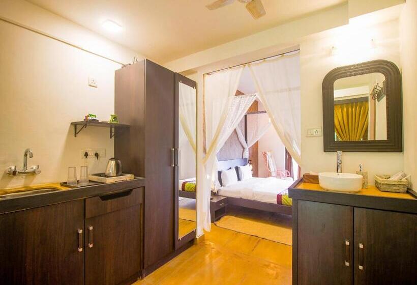 اتاق لوکس, Verandah   A Beautiful Story, Near Anjuna Beach