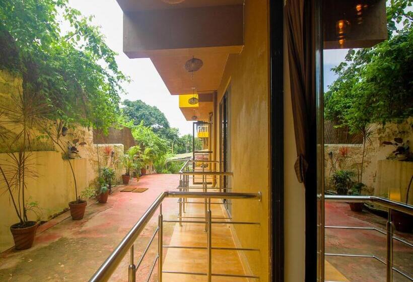 اتاق لوکس, Verandah   A Beautiful Story, Near Anjuna Beach