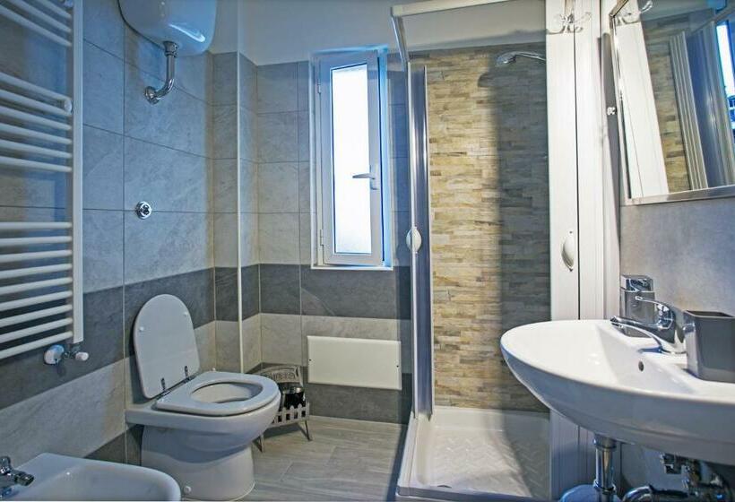 اتاق استاندارد سه تخته با بالکن, B&b Al Blu