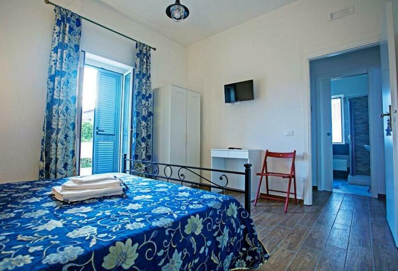 اتاق استاندارد سه تخته با بالکن, B&b Al Blu
