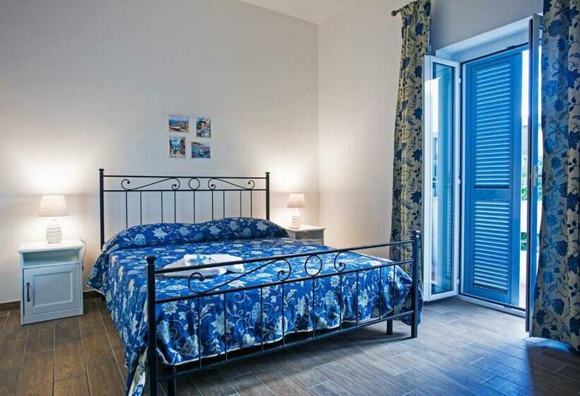 اتاق استاندارد سه تخته با بالکن, B&b Al Blu