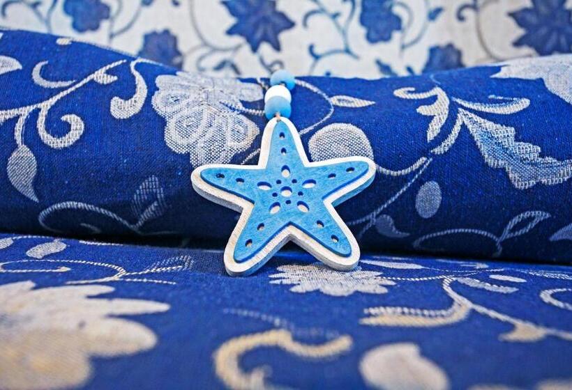 اتاق لوکس با بالکن و چشم‌انداز دریا, B&b Al Blu