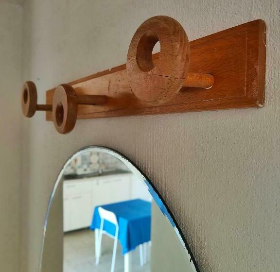 Дом 2 Спальни, Blue Room