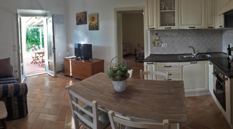 آپارتمان 2 خوابه با تراس, Agriturismo Le Catre
