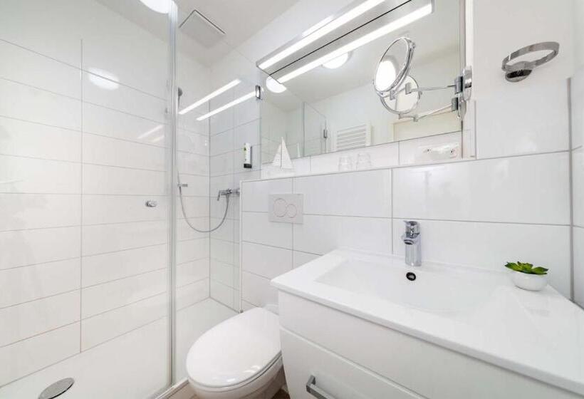 Апартаменты 1 Спальня с Балконом, Hofhotel Krähenberg