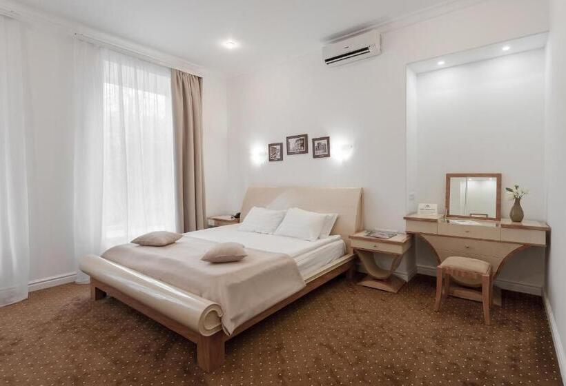 سوییت جونیور, Residence Odesskij Dvorik