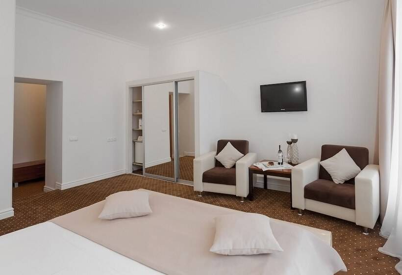 سوییت جونیور, Residence Odesskij Dvorik