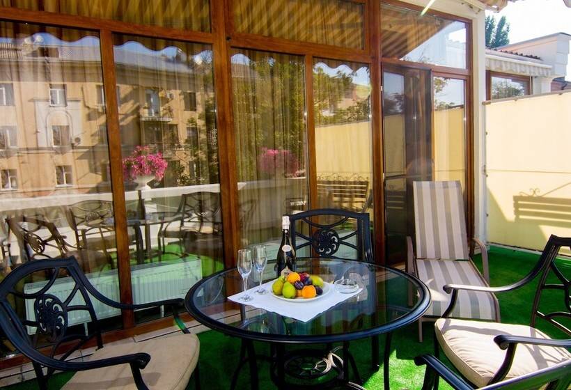 سوییت جونیور, Residence Odesskij Dvorik