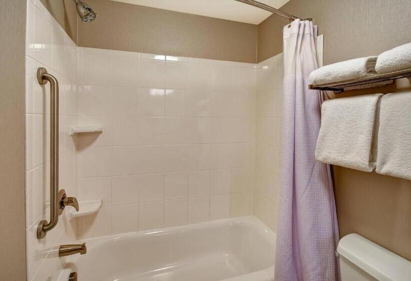 استودیوی استاندارد, Springhill Suites Louisville Airport
