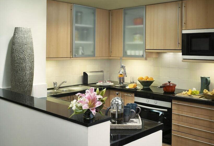 2 Bedrooms Apartment City View, Taj Wellington Mews