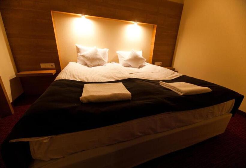 4 Bett Standardzimmer, Malinowski Business