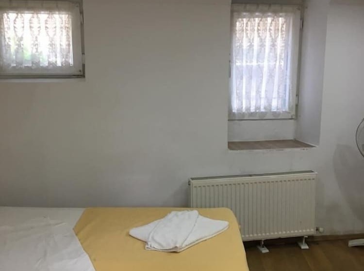 Deluxe Suite, Piya Hostel