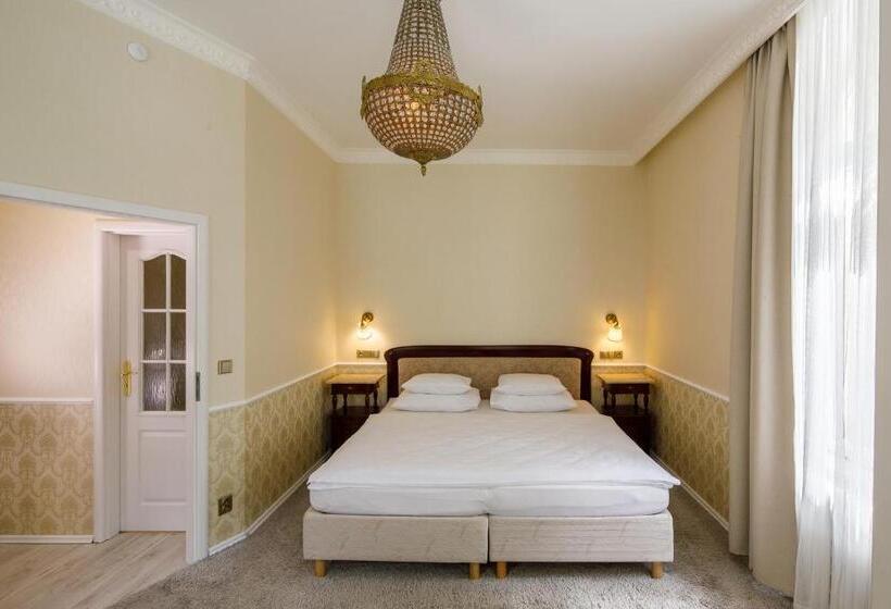 Quarto Triplo Estandar, Villa Basileia Riverside