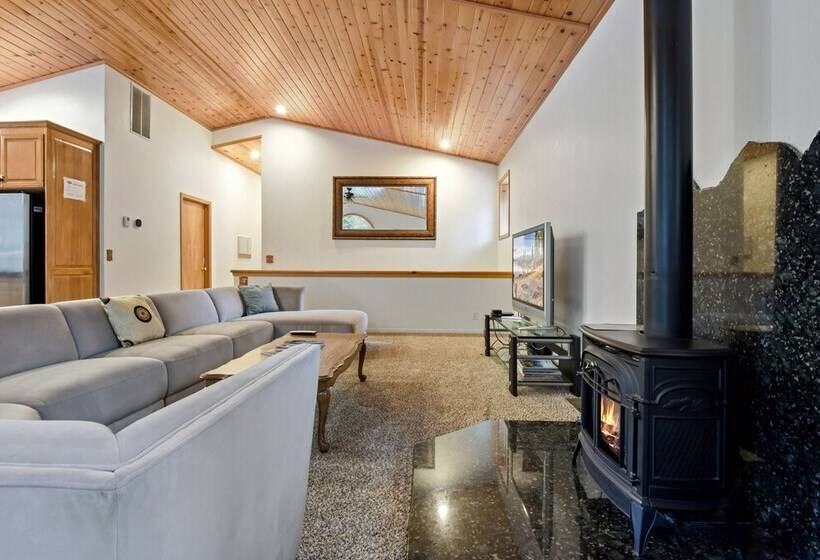 1 Szobás Ház, Truckee Pines Retreat Game Room & Forest Views