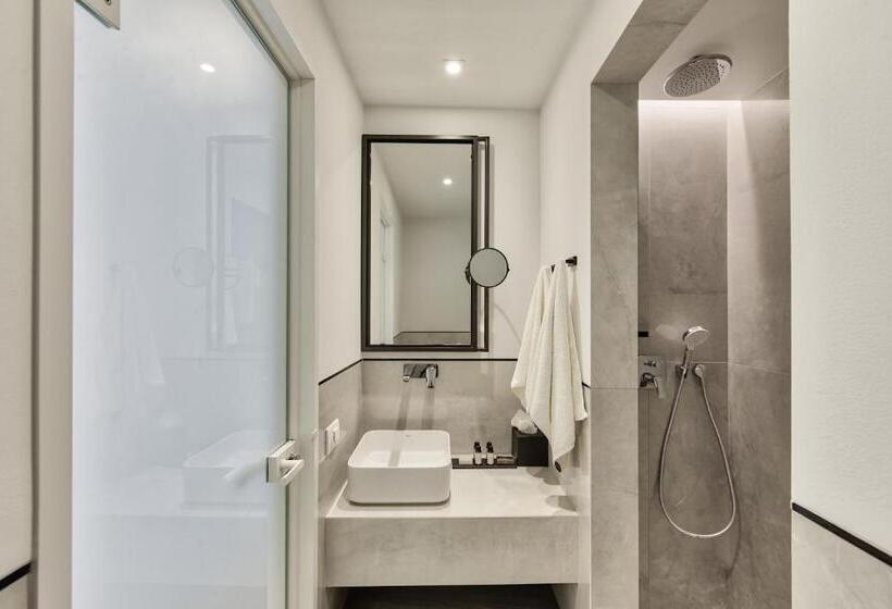 اتاق اکونومی, Bitzaro Boutique