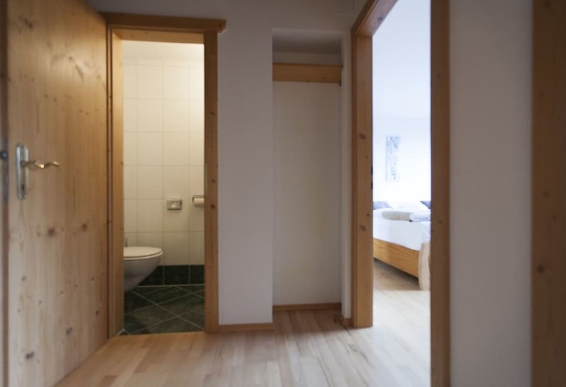 スーペリアの４人部屋, Jagdhof
