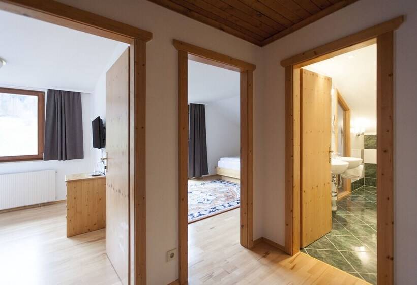 スーペリアの４人部屋, Jagdhof