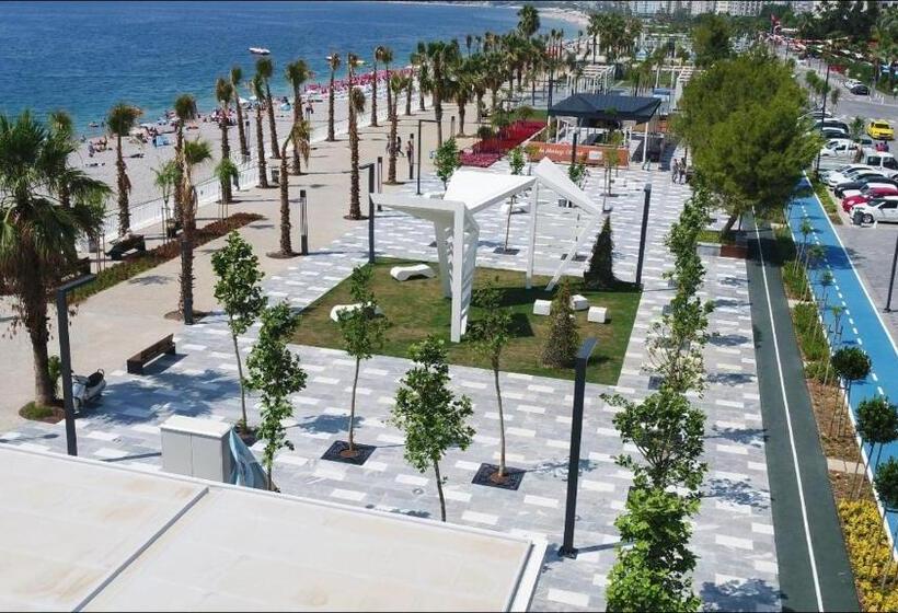 استودیوی استاندارد با چشم‌انداز دریا, Yelken Apart