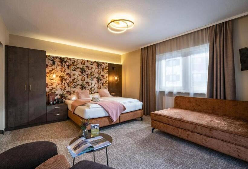 اتاق راحتی سه تخته, Jägerhof Und Jagdhaus