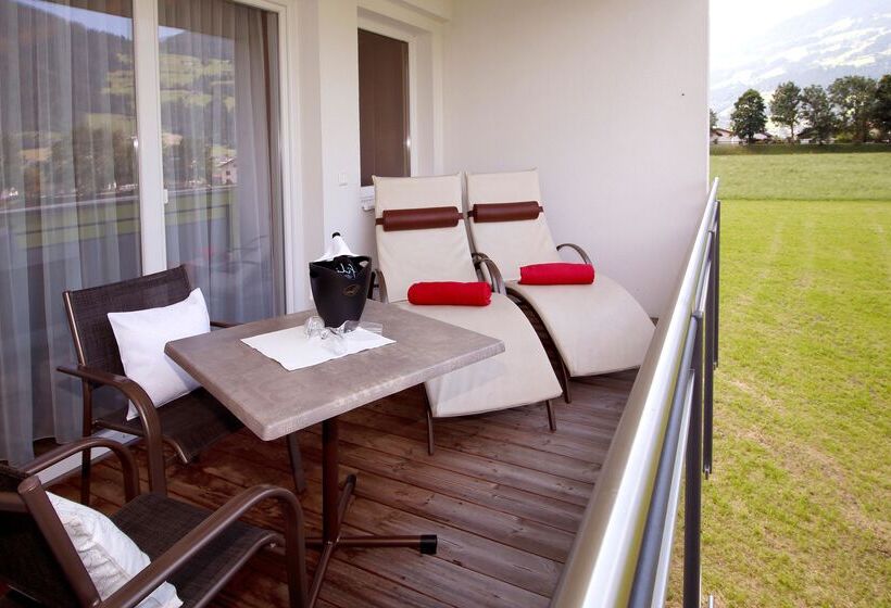 Полулюкс Одноместный с Террасой, Zum Senner Suites Zillertal