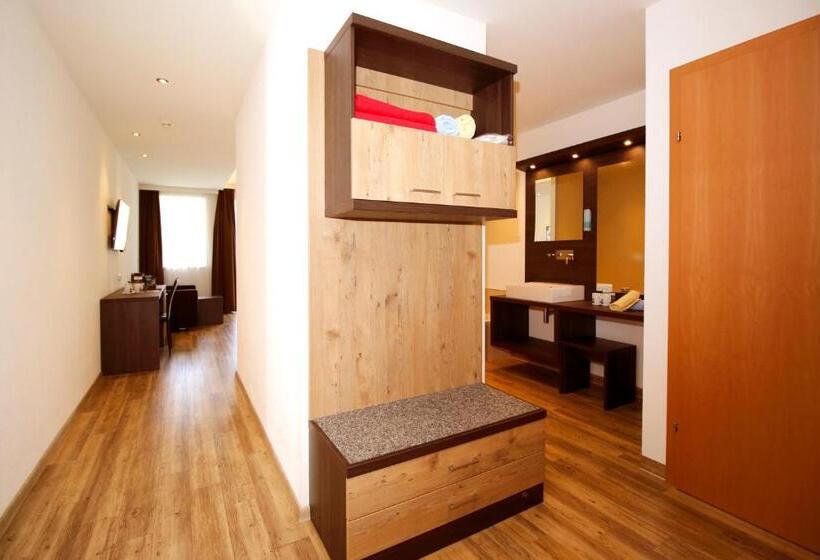 Полулюкс Одноместный с Террасой, Zum Senner Suites Zillertal