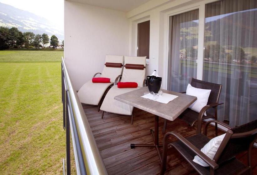 Полулюкс Одноместный с Террасой, Zum Senner Suites Zillertal