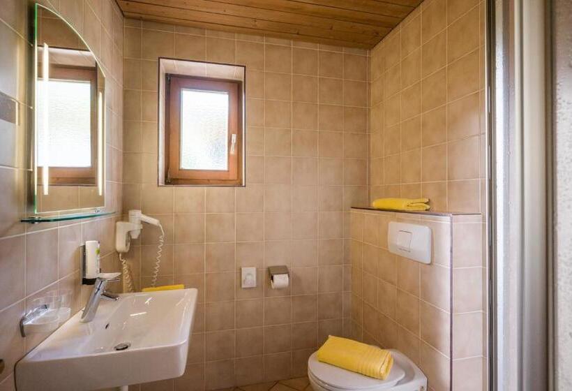Quarto Estandar com Sacada, Landhaus Zillertal