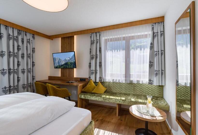 Номер Deluxe с Балконом, Landhaus Zillertal