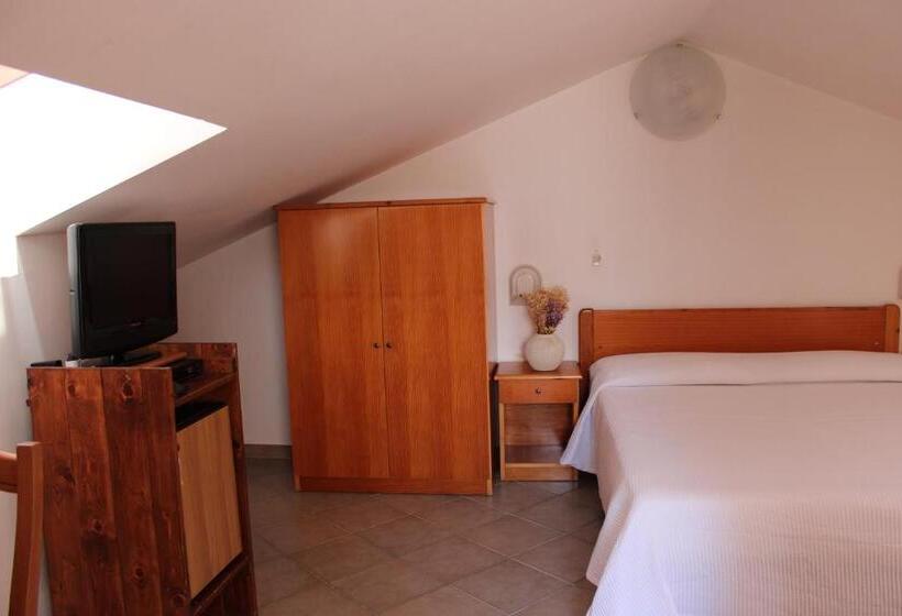 Номер Economy, Punta San Francesco